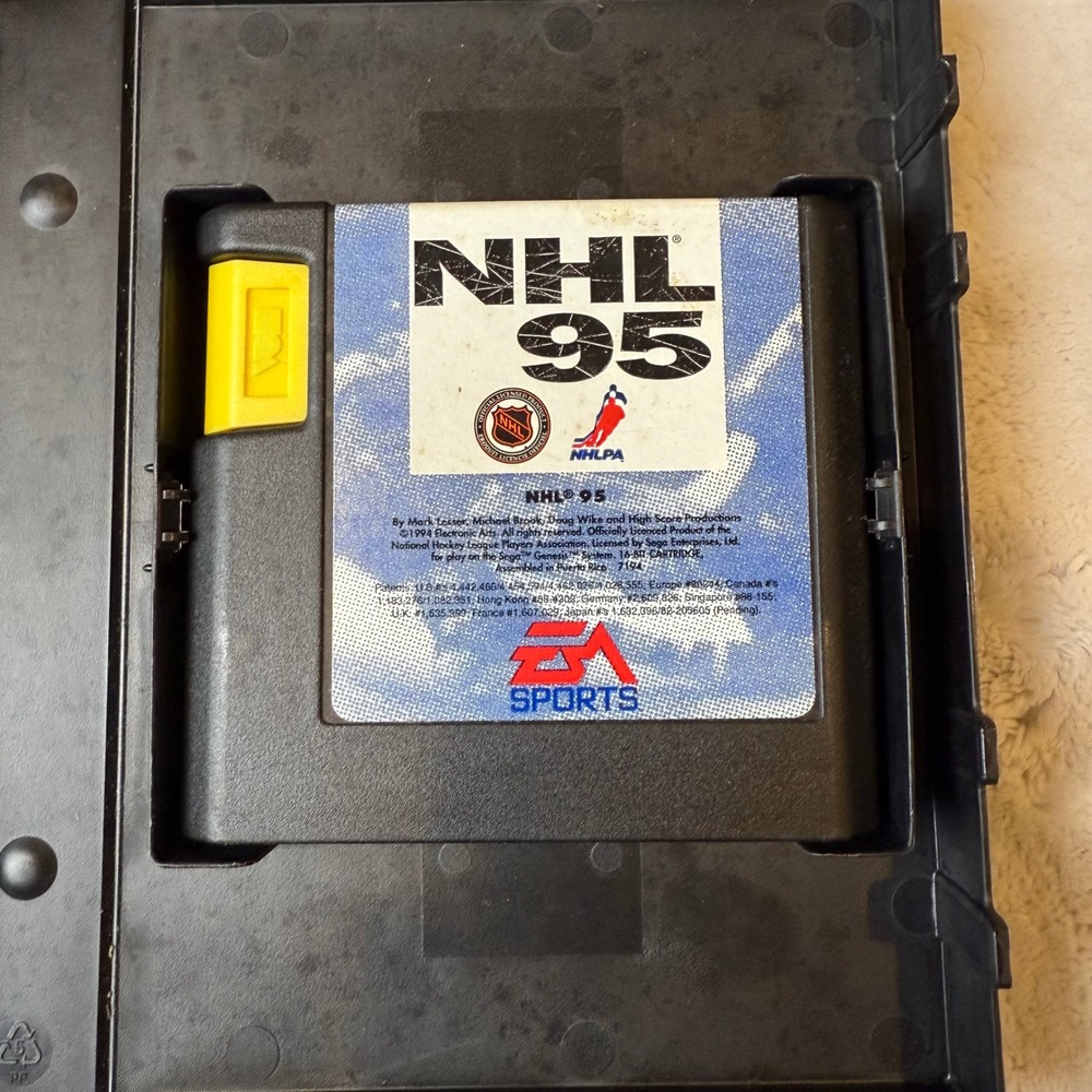 NHL 95 EA Sports Sega Genesis Video Game Cartridge Manual Case - Picture 3 of 7